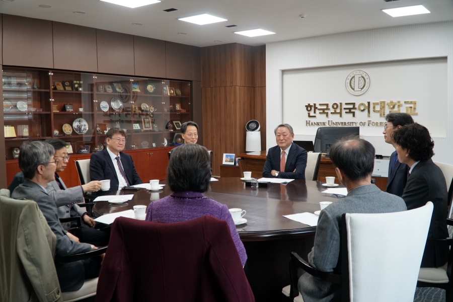 정년퇴직 교원 정부포상 및 명예교수 임명장 수여식 개최 대표이미지
